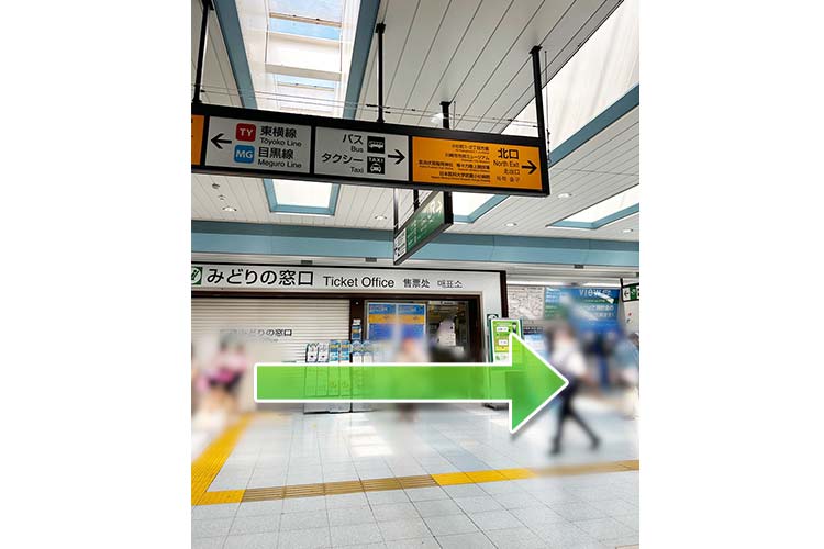 JR南武線武蔵小杉駅の改札を出ましたら右手へ。